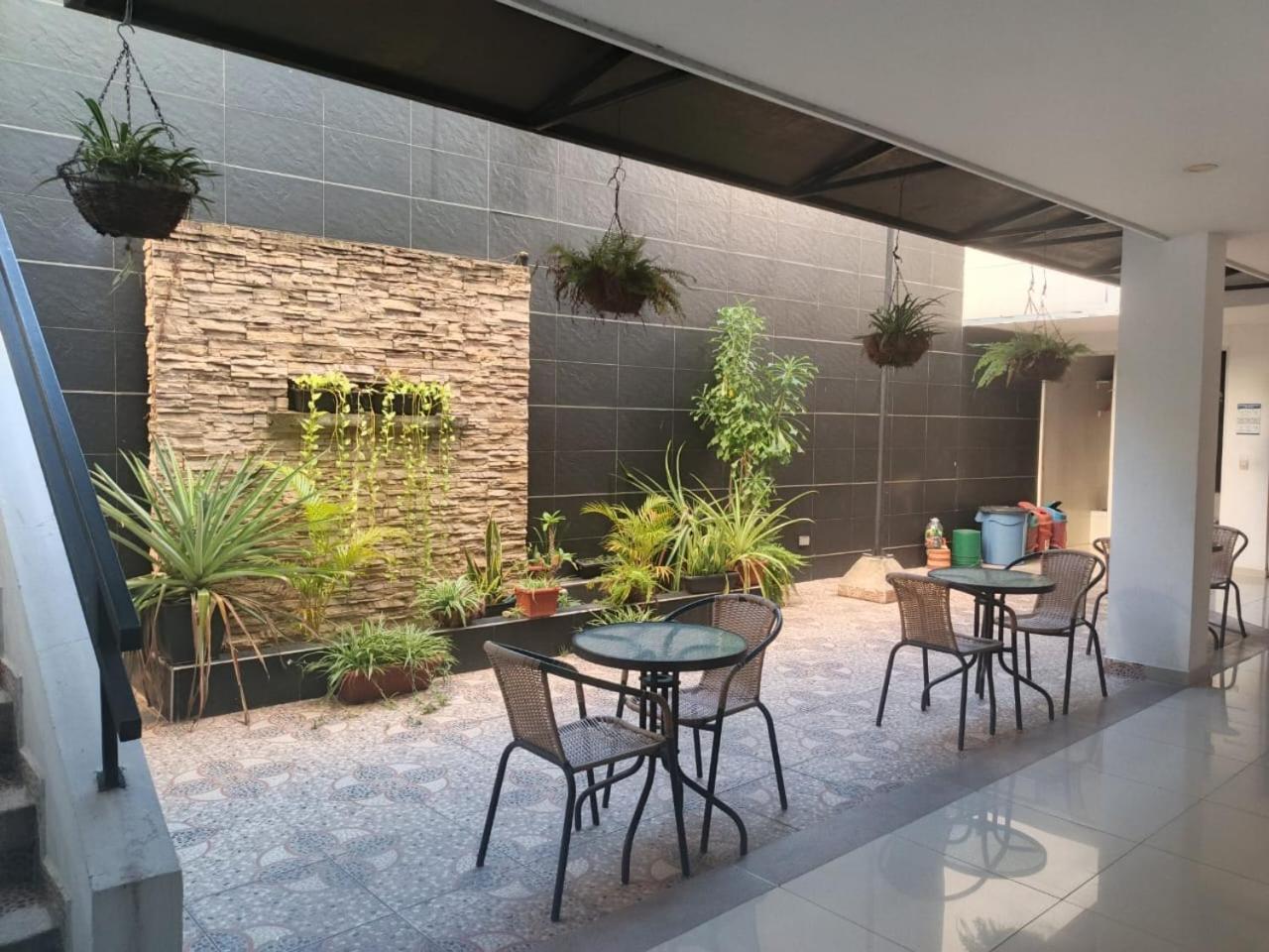 Okawango Hotel 吉拉尔多特 外观 照片