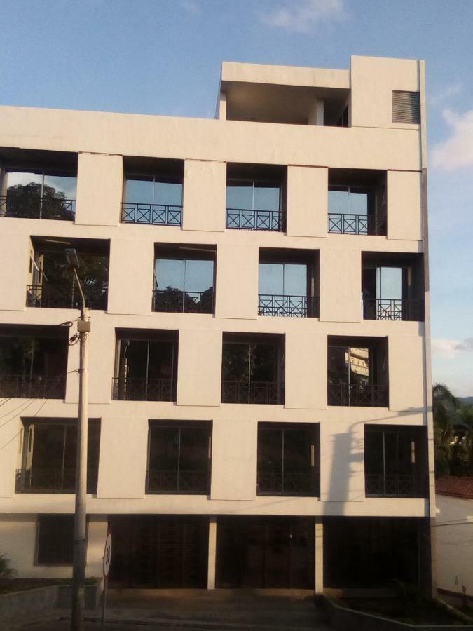 Okawango Hotel 吉拉尔多特 外观 照片