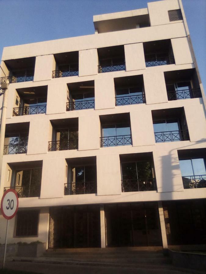 Okawango Hotel 吉拉尔多特 外观 照片